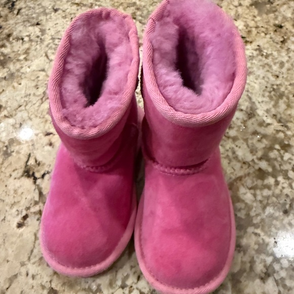 Toddler Ugg boots. Great condition. Only worn a few times - Picture 2 of 4